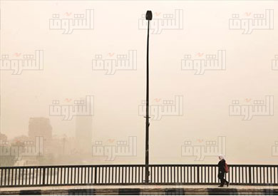 رمال في الجو كوبرى الجامعة تصوير احمد عبد الجواد